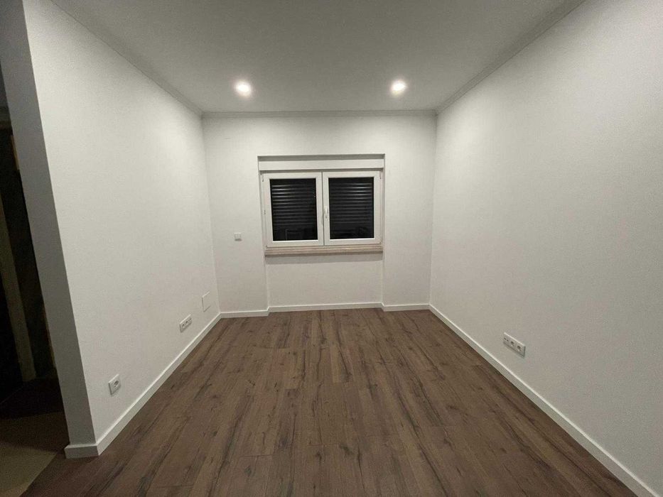 MORADIA GEMINADA PARA ARRENDAR EM LOUREL