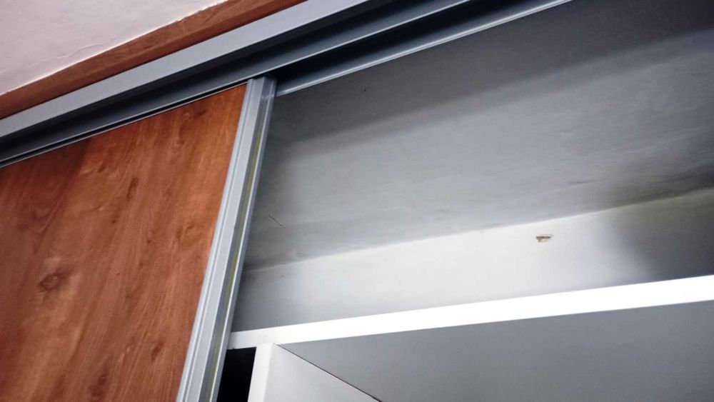 Szafa przesuwna 250x250