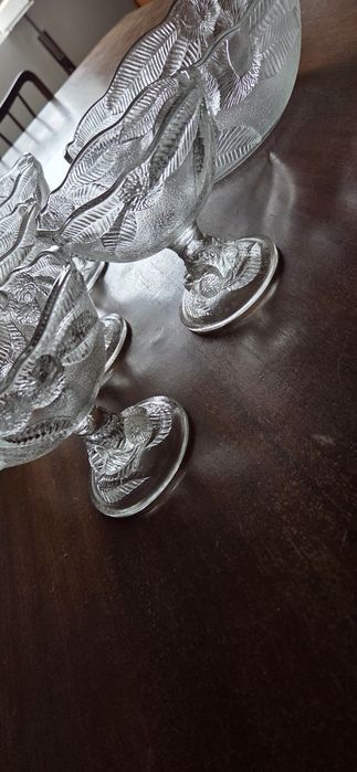 Conjunto de saladeira e taças
