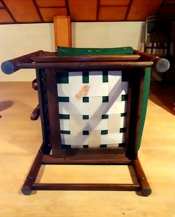 Fotel PRL lata 80te drewno bukowe ciemnozielone obicie.