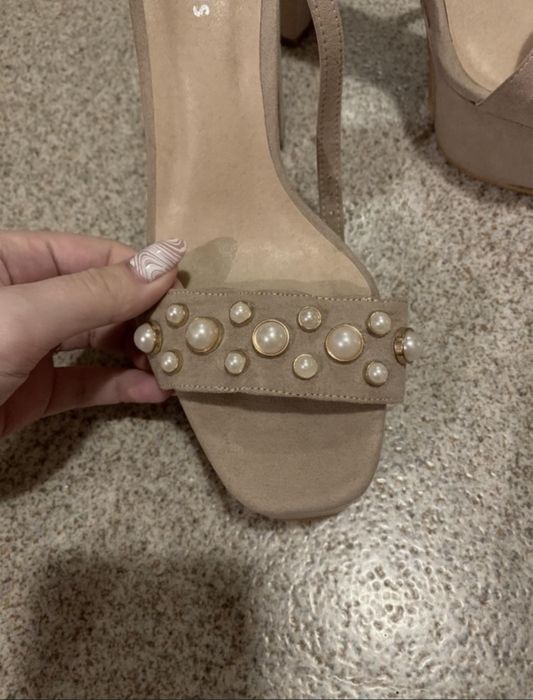 Нові босоніжки високий каблук