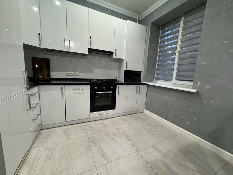 Центр. Сучасний, новий ремон, меблі, техніка. Ніхто не жив