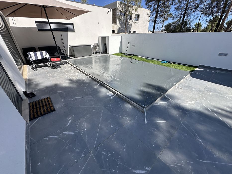 Assitencia, construções e manutenções de piscinas.