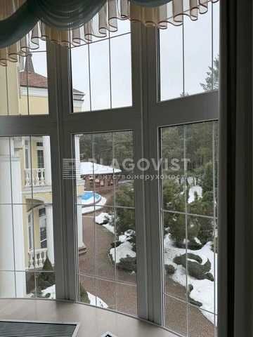 Хлебча - дом 1263 м кв на 140 сотках