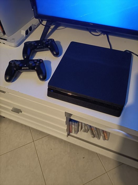 PS 4  1T (861Gb)com um Comando e 12 jogos