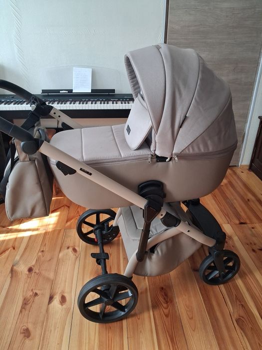 Продам коляску Адамекс