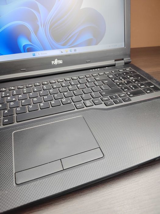 LAPTOP | Fujitsu LifeBook | 15,6" FHD | i5-8250U | 16GB RAM | 256SSD