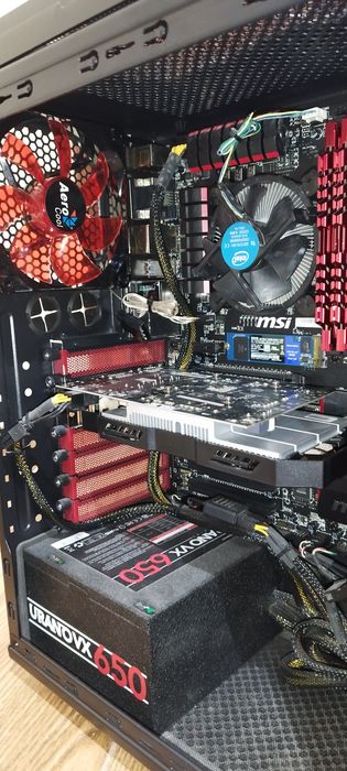 Computador de secretária (torre)