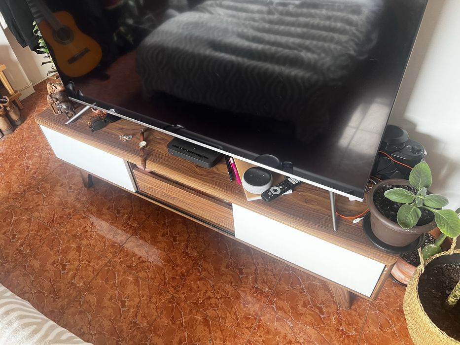 Móvel para TV com gaveta