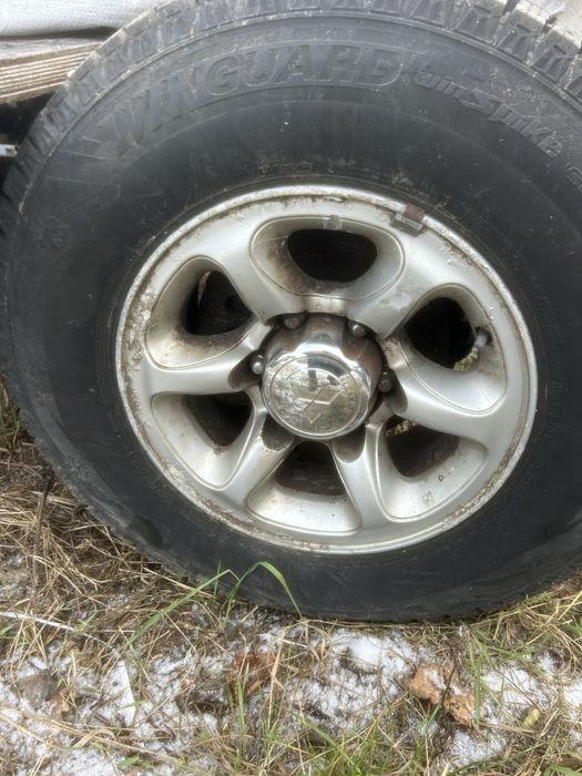 Felgi aluminiowe opony komplet Pajgero ll 235 /75 R15