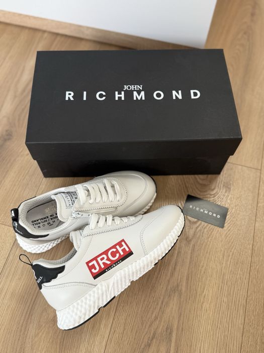 Кросівки бренду RICHMOND