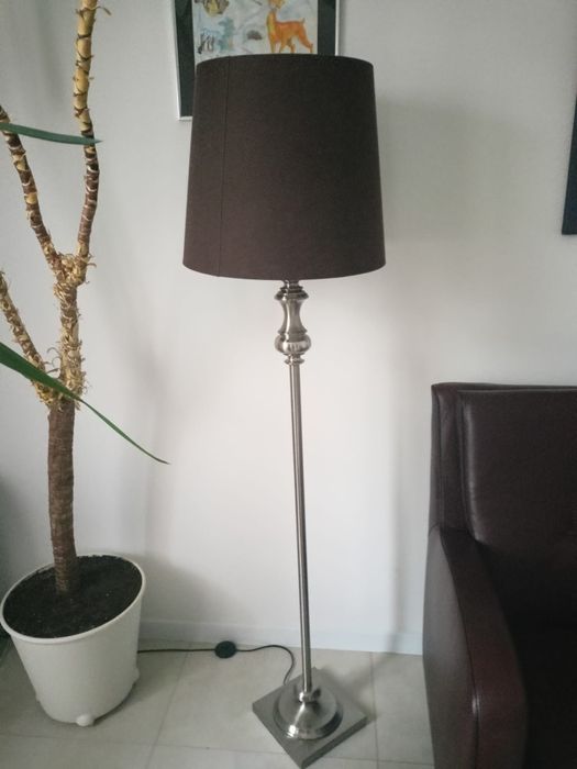 Piękna lampa stojąca