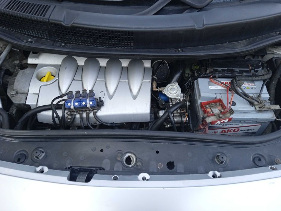 Мінівен Renault Scenic II 1.6 ГАЗ – БЕНЗИН 2005 року