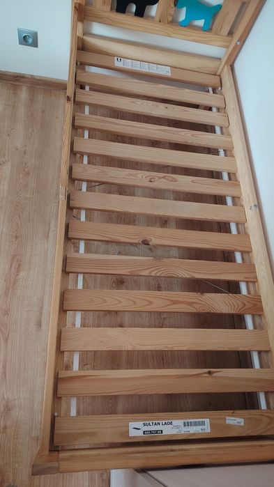 Łóżko dla dziecka z materacem Ikea sosna drewno