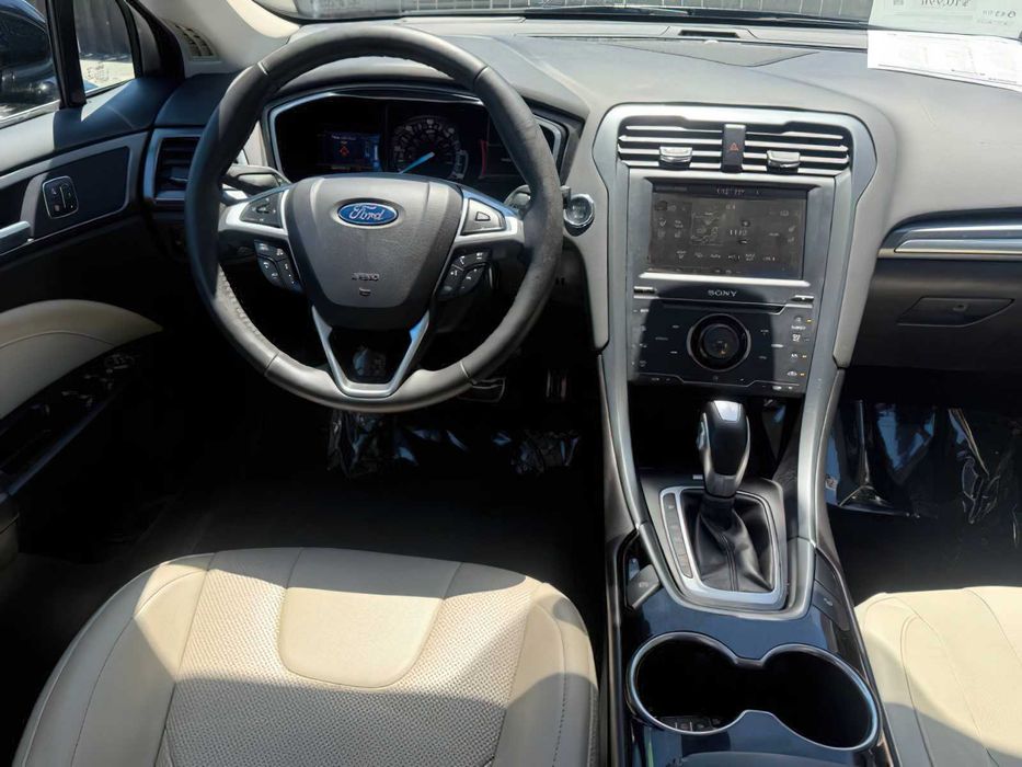 Ford Fusion Titanium      2014