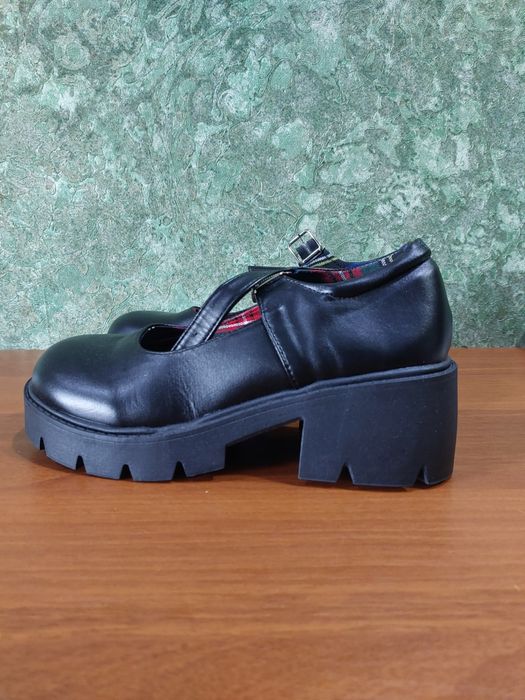 Туфлі в готичному стилі