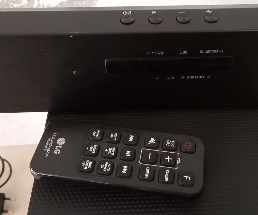 Coluna Barra de som para TV, LG SJ3  300w, com avaria detetada