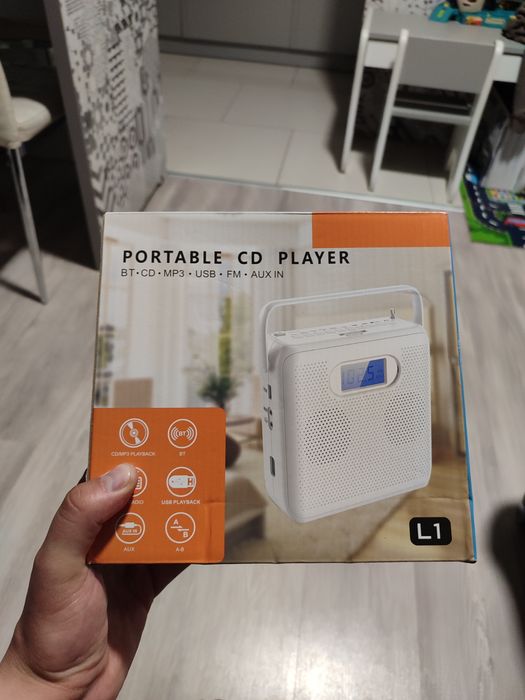 przenośny odtwarzacz CD marki VELATEMOR biały