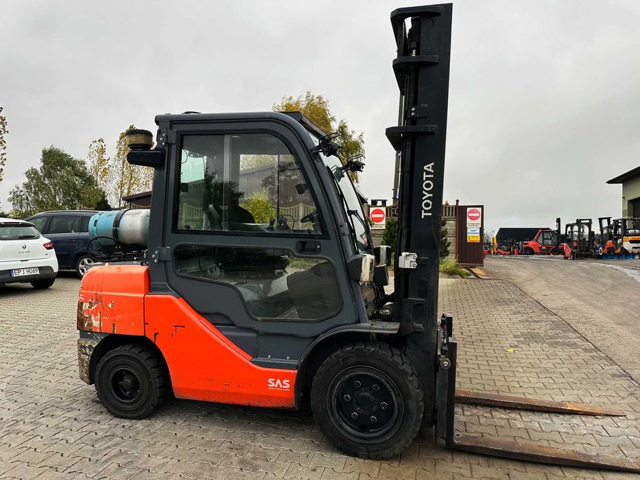 Газовий вилковий навантажувач TOYOTA 06-8FGJ35F вантажопідйомність 3500 кг висота підйому 4,0 м