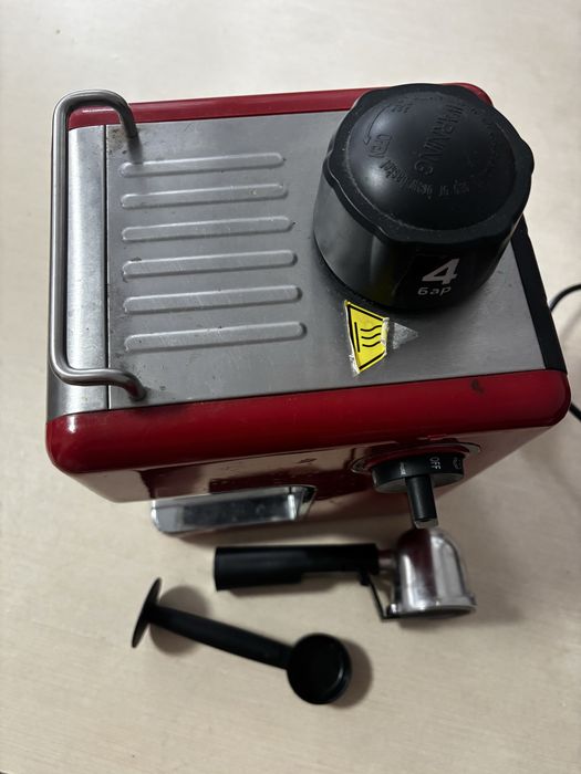 Кавоварка еспресо POLARIS PCM 4002A