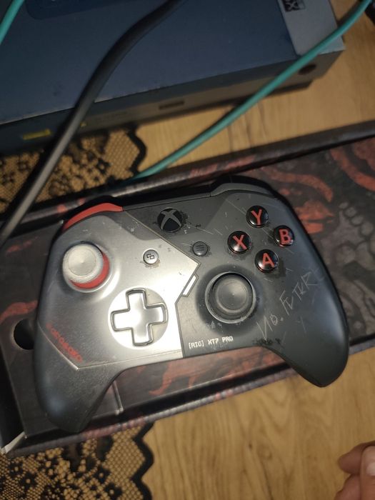 Xbox one X w edycji Cyberpunk 2077 Gry  2020 r jak nowa 1msc gamę pass