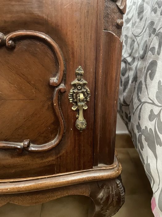 Mesa de Cabeceira em madeira com 2 gavetas