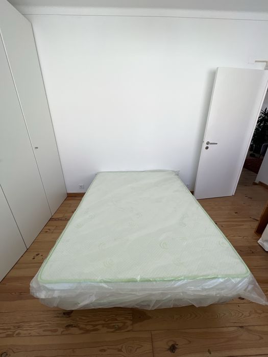 Vende-se Estrado + Ortopédico (Conjunto)