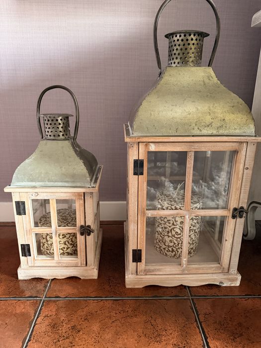 Lanterna com velas decorativas