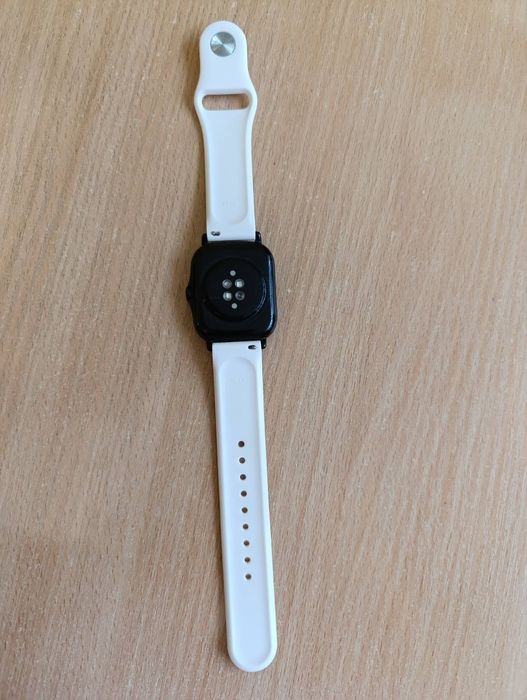 Amazfit gts 2, плюс 4 ремінці( білий, чорний, фволетовий, молочний), с