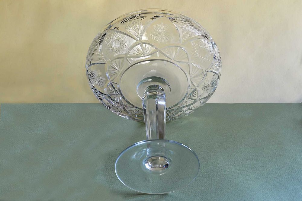 Продаю хрустальную вазу для фруктов