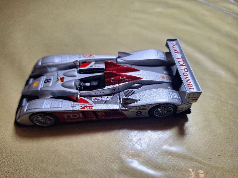Miniatura Audi R10 1:43