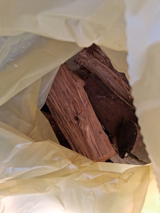 Lenha de mistura seca em saco