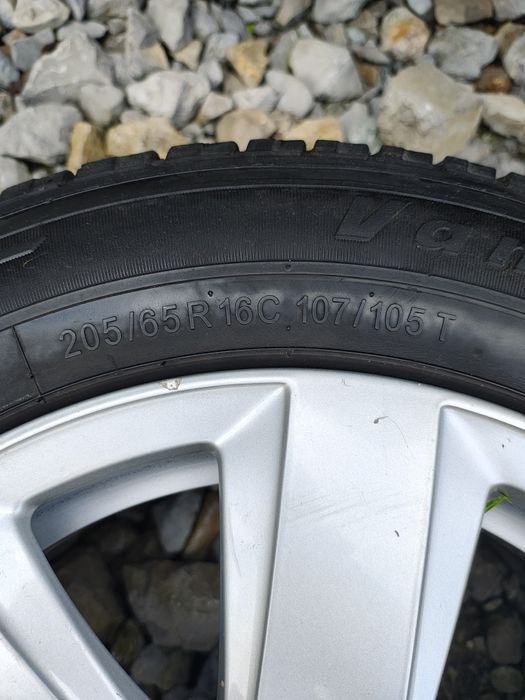 Felgi aluminiowe z oponami 16 do VW t4