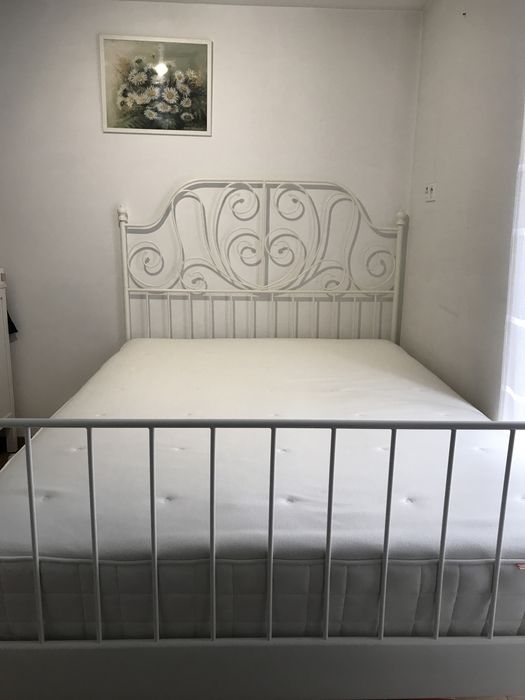 Łóżko ikea ze stelarzami i materacem 140x200