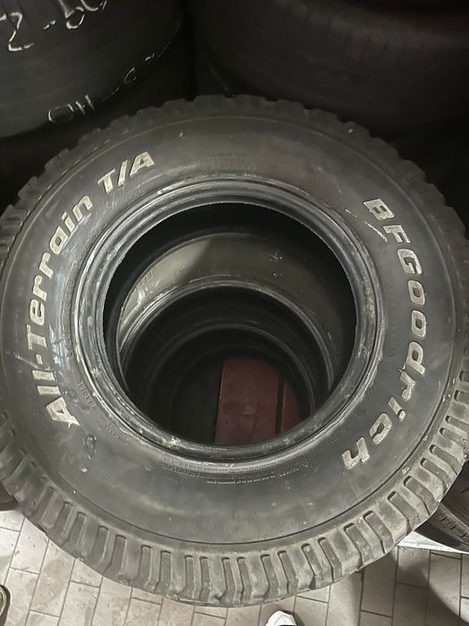 4 Pneus 265/75/16 Bfgoodrich All-Terrain T/A com mais de 50% de piso