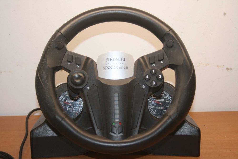 Volante Piranha PC Racingwheel