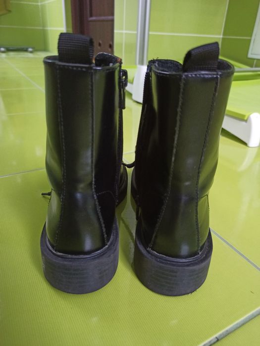 Zimowe, jesienne czarne buty marki H&M dla dziewczynki, rozmiar 35