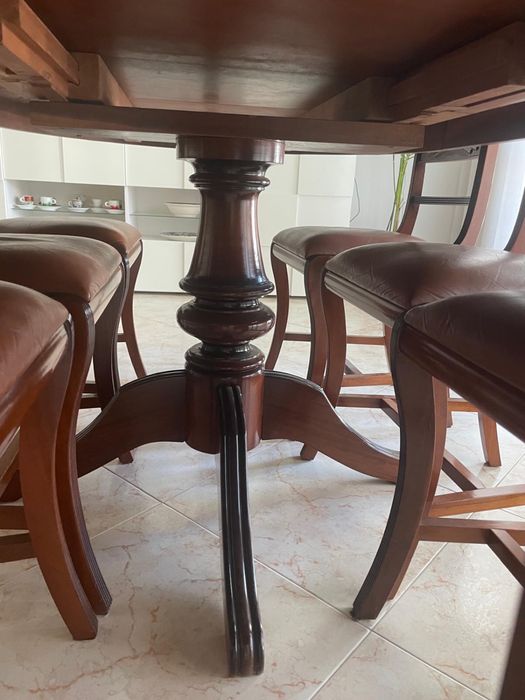 Conjunto de Mesa de Jantar Antigo Clássico – Mesa Redonda Extensível (Fica Oval) + 8 Cadeiras
