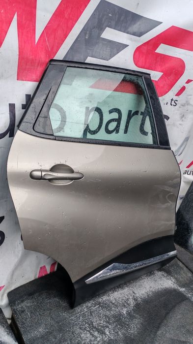 Задні праві двері renault captur