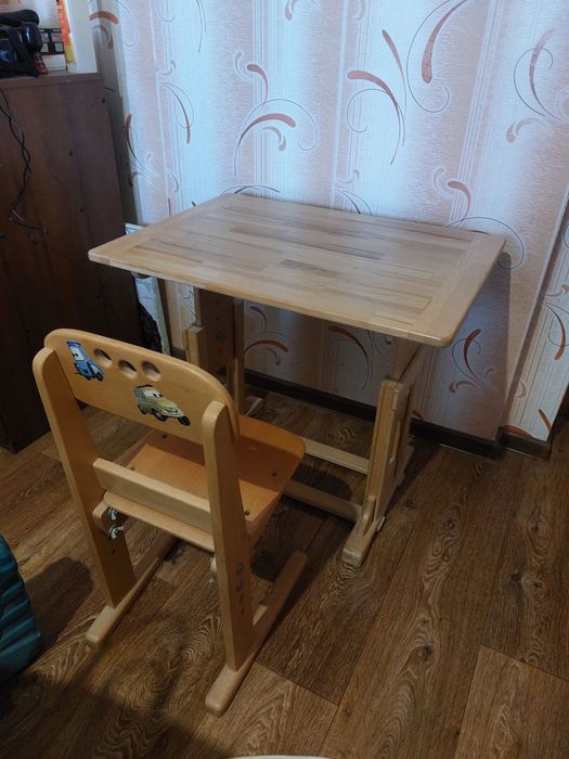 Дитячий велосипед. Дитячий столик. Мольберт.