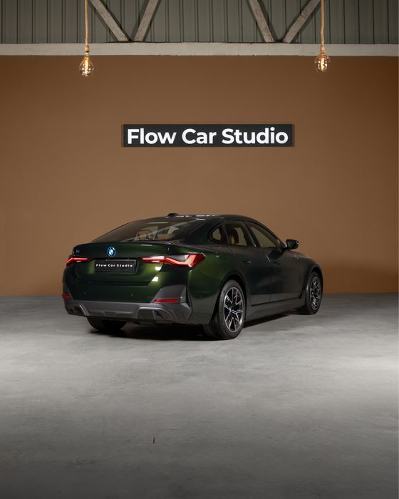 BMW i4 edrive40 Pack M Edição Sanremo Green Metallic + Vernasca Cognac.