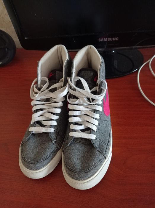 Продам кеды ,,nike,,,новые,42 размер (маломерят).