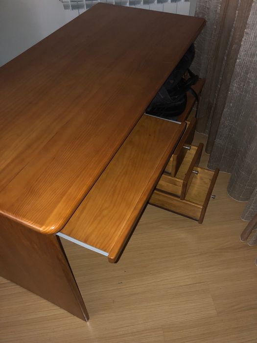 Secretária de escritório em pinho