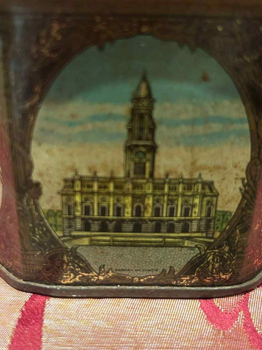 Lata antiga de coleção