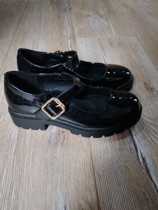 Buty na koturnie