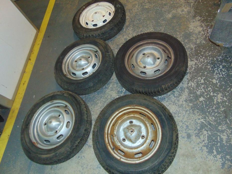 Renault 16 jantes de ferro com pneus