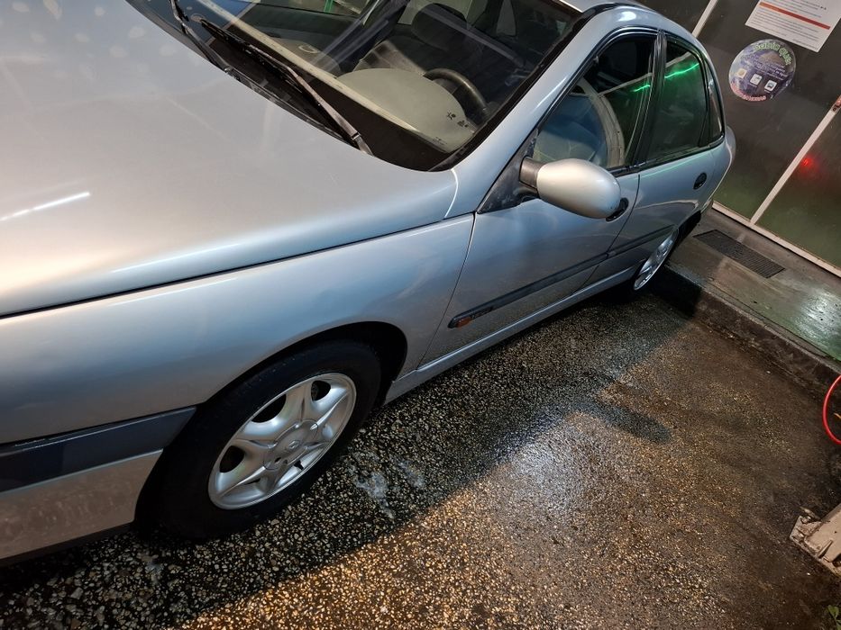 Vendo Renault Laguna  1.6 16v 107cv julho 1999 grande  Oportunidade