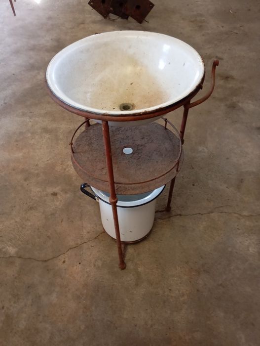 Vendo este lavatório muito bonito