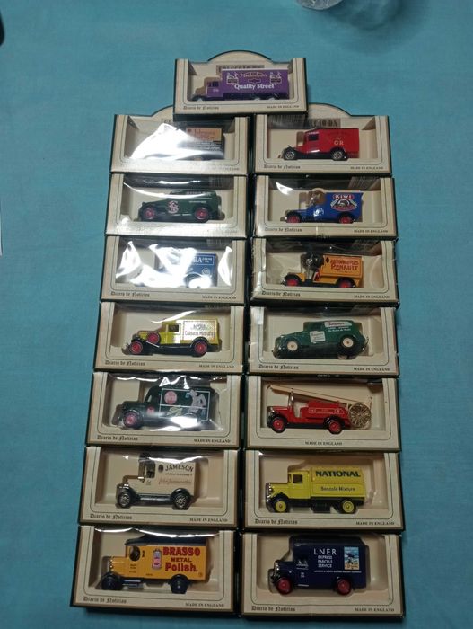 Coleção de 16 carros em miniatura antigos Days Gone