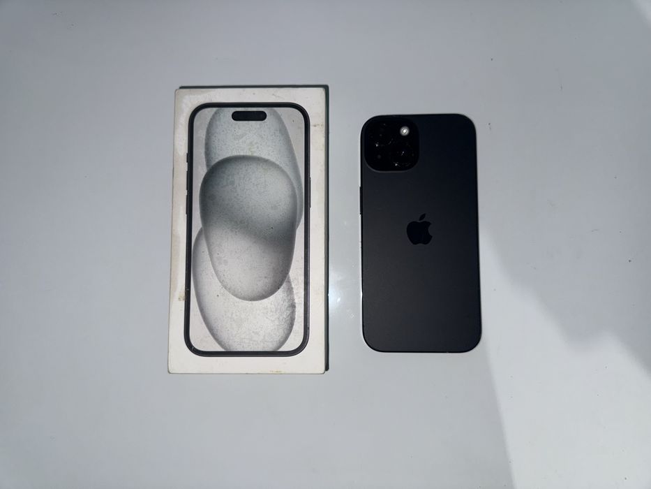 Iphone 15 128 GB + carregador e capas variadas
